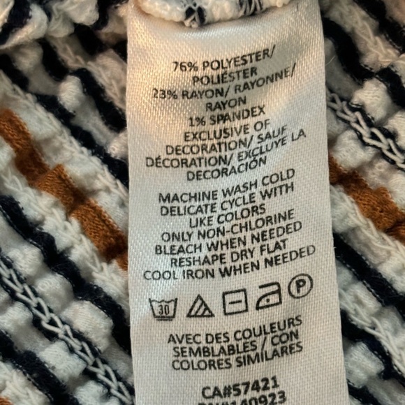 LOFT crop top, ruched elastic front and back. Full 3/4 sleeves, ruffle trim. - Picture 7 of 7